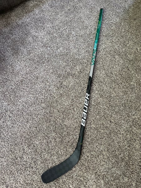 Intermediate Right Handed P88 Vapor Hyperlite Hockey Stick