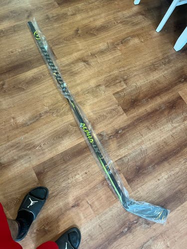 New Right Handed W28 Alpha Lx 20 Hockey Stick