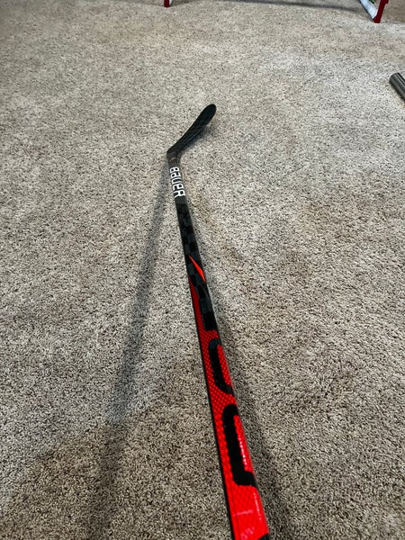 Senior Right Handed P28 Pro Stock Vapor FlyLite Hockey Stick