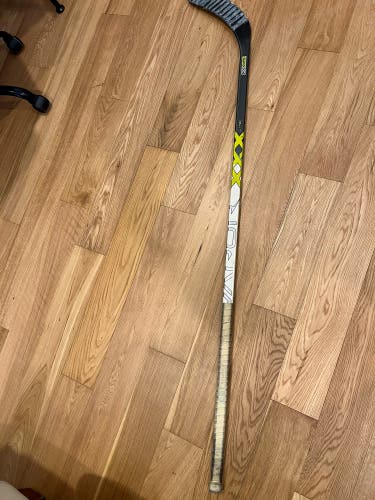 Intermediate Right Handed PM9  Vapor XXX Lite Hockey Stick