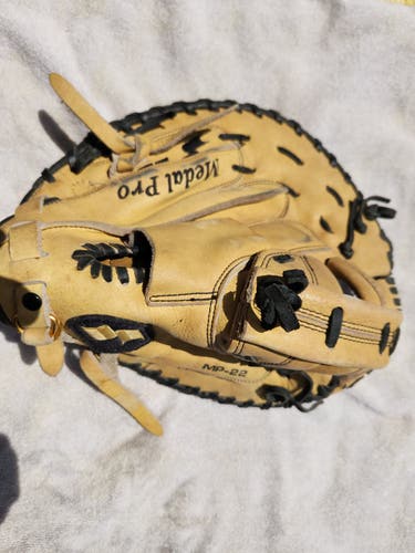 SSK Right Hand Throw Medal Pro 22 Fastpitch Softball Catcher's Glove 33"