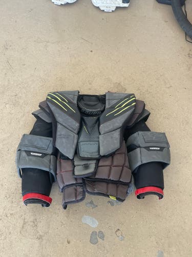 Large Bauer Hyperlite Chest Protector