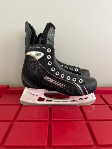 Intermediate Bauer Regular Width Size 6 Supreme One05 Hockey Skates