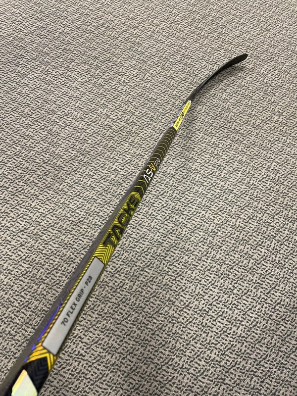 Easton E28 Hockey Stick Lefty for Sale in Yorba Linda, CA - OfferUp