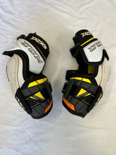 Used Large CCM Super Tacks AS1 Elbow Pads