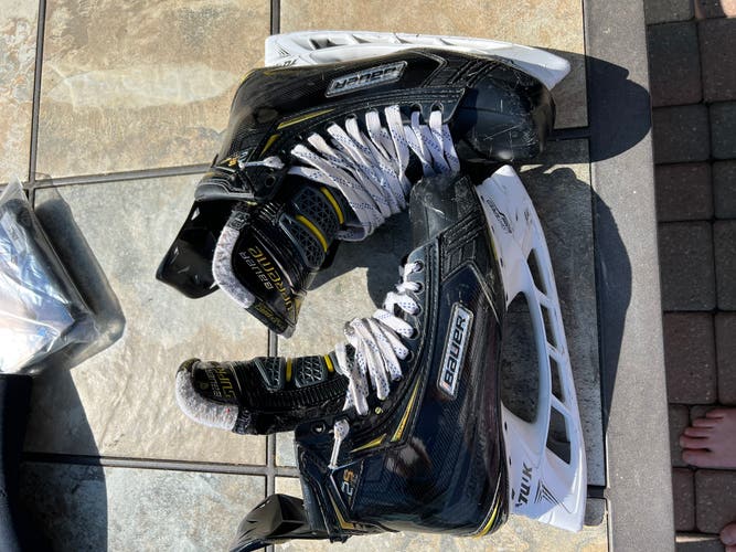 Used Bauer Regular Width Pro Stock Size 9.5 Supreme 2S Pro Hockey Skates