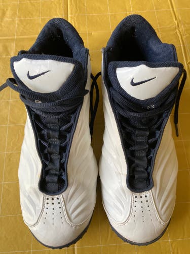 Men's Size 10 (Women's 11) Nike Shoes
