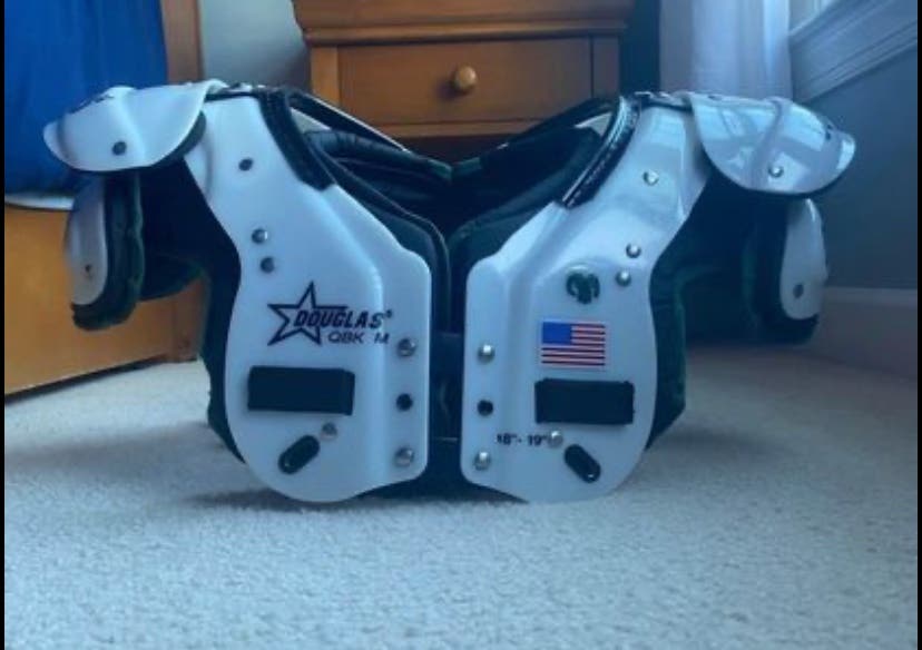 Douglas QBK adult medium shoulder pads with backplate