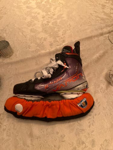 Used Bauer Regular Width  Size 5.5 Vapor Hyperlite Hockey Skates