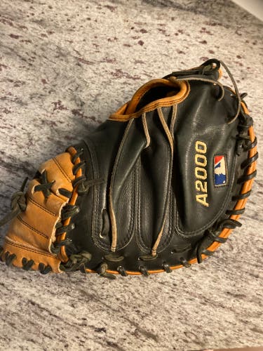 A2000 32.5" Catcher's Glove