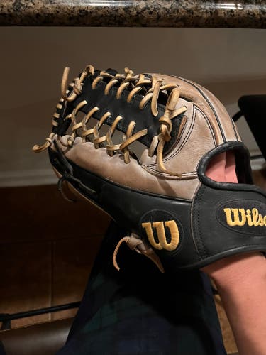 Outfield 12.5" A2000 Baseball Glove