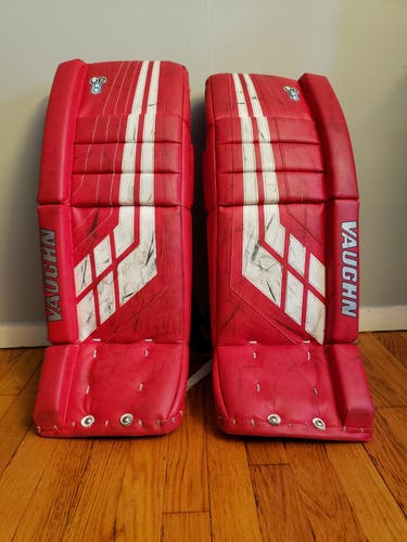 Used 26" Vaughn Velocity VE8 Goalie Leg Pads Junior 26 + 2