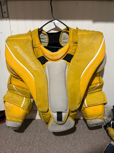 Used Medium  Pro Stock Passau Goalie Chest Protector