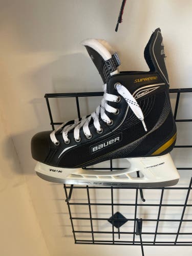 New Bauer Regular Width Size 10 Supreme One20 Hockey Skates