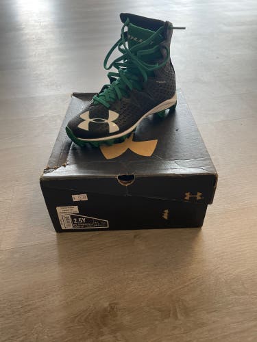 New  Under Armour Highlight Youth Size 2.5