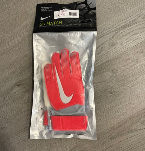 New  Nike Goalie Gloves Size 5 Youth