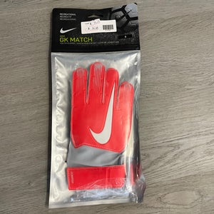 New  Nike Goalie Gloves Size 6 Youth