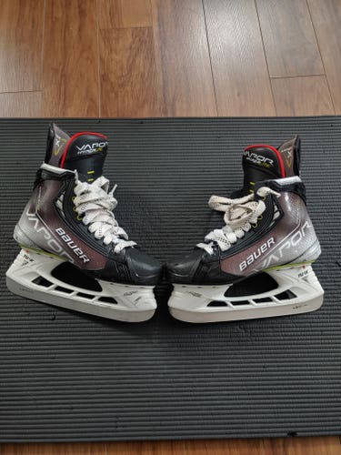 Used Bauer Vapor Hyperlite Hockey Skates Size 6