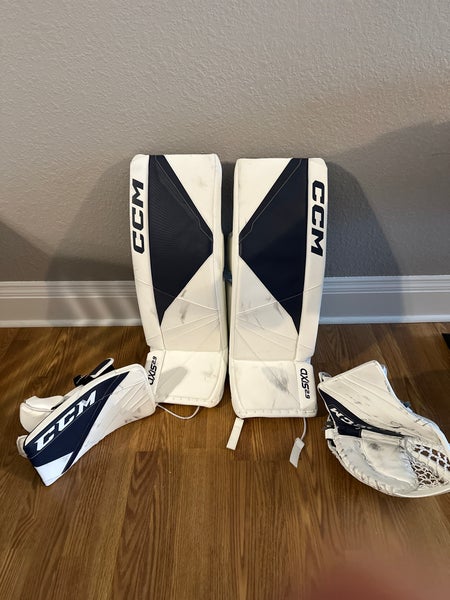 CCM Axis 2.9 Goalie Pads 32+1. Glove and Blocker Intermediate Eflex 5.9