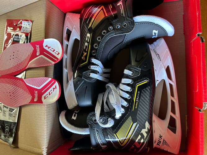 Senior New CCM Super Tacks AS3 Pro Hockey Skates Regular Width Pro Stock Size 8