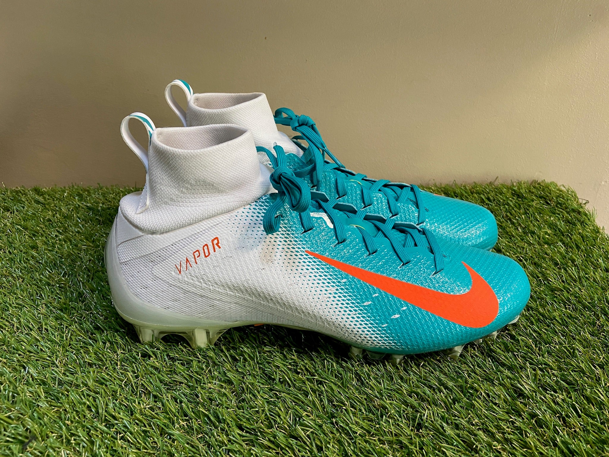 scheels football cleats
