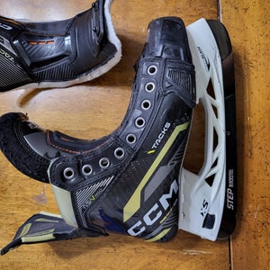 Intermediate Used CCM Tacks ASV Pro Hockey Skates Size 5.5