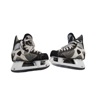 CCM Used Junior Size 2 Hockey Skates