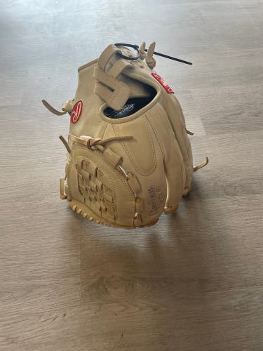 Used Right Hand Throw 12.5" Softball Glove