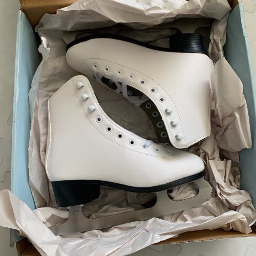 American Tricot Figure Skate