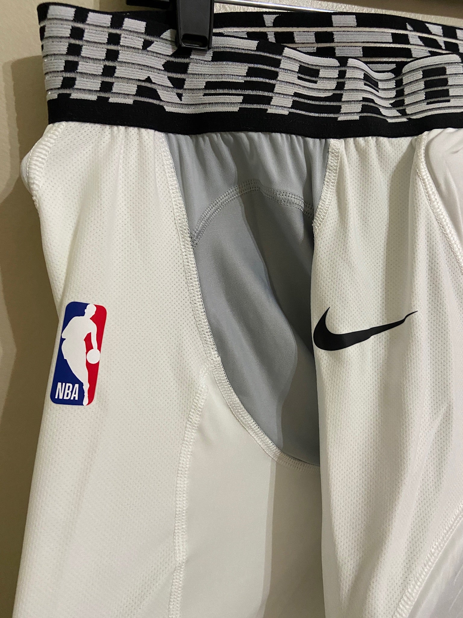 Nike Team Issued NBA Hyperstrong Padded Basketball Compression Shorts Rare  3xlT