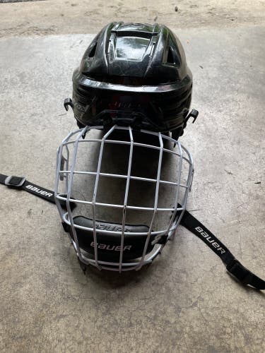 Used Medium Bauer Re-Akt 150 Helmet
