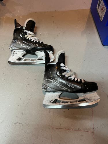 Used Silver Pro Stock Bauer HyperLite Skates Sz 8D
