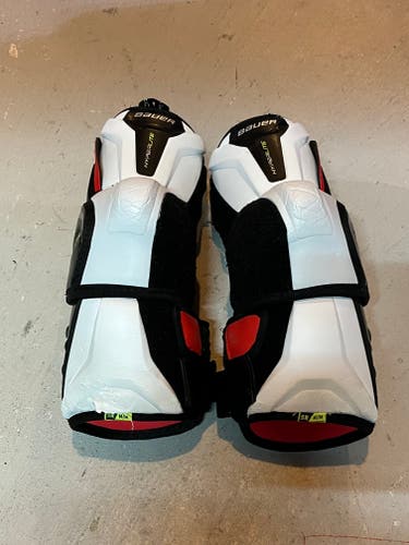 Used Medium Bauer Vapor Hyperlite Elbow Pads