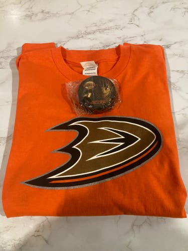 Bundle Deal Anaheim Ducks T-Shirt And Puck