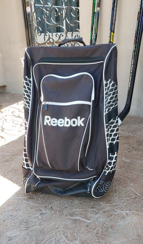 FOR LOCAL PICKUP ONLY - Reebok Player Bag - Used - Great Condition - Comes with Mat