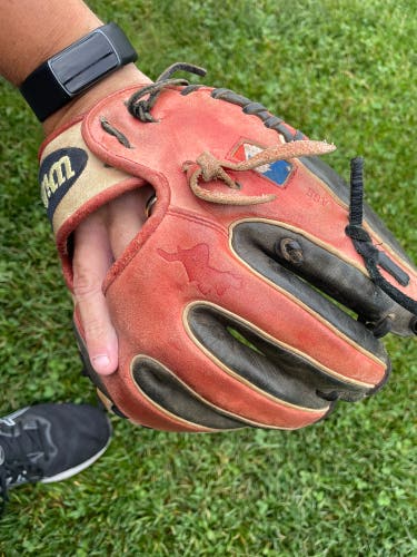 Brandon Phillips model Wilson A2k