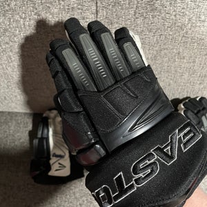 Used Easton Mako Gloves 13"