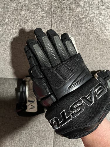 Used Easton Mako Gloves 13"