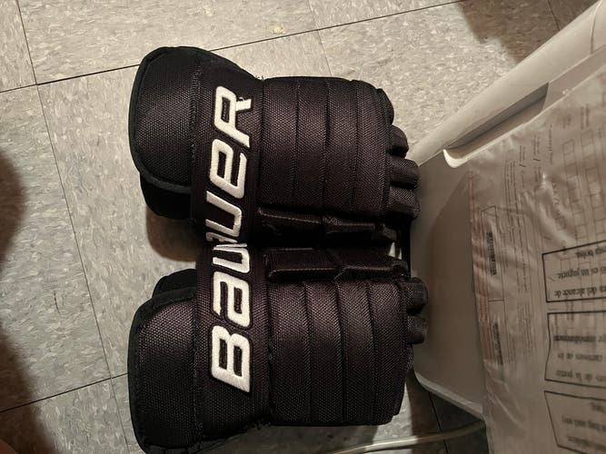 Used Bauer 14" Pro Stock Nexus Team Gloves