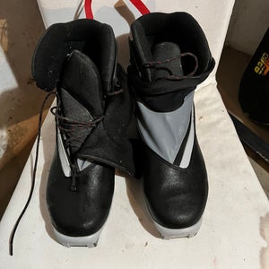 Size 11 Used Salomon Cross Country Ski Boots