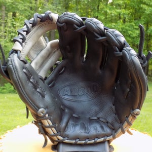 Used Wilson Right Hand Throw Infield A2000 Baseball Glove 11.25"