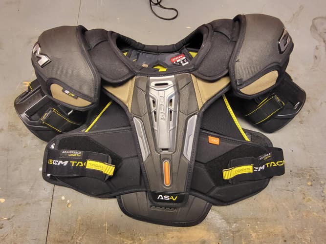 Senior Used Large CCM Tacks AS-V Shoulder Pads