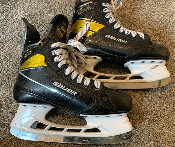 Junior Used Bauer Supreme UltraSonic Hockey Skates Regular Width Size 5.5