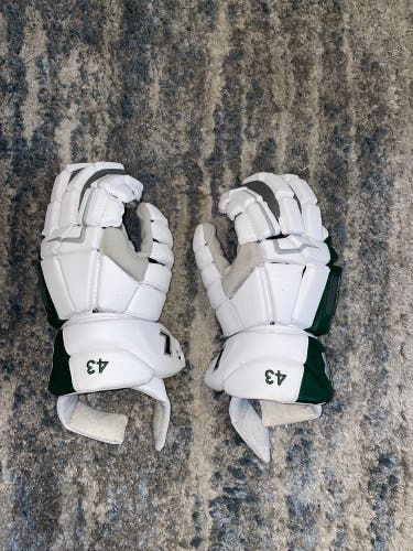 Loyola Men’s Under armour lacrosse gloves