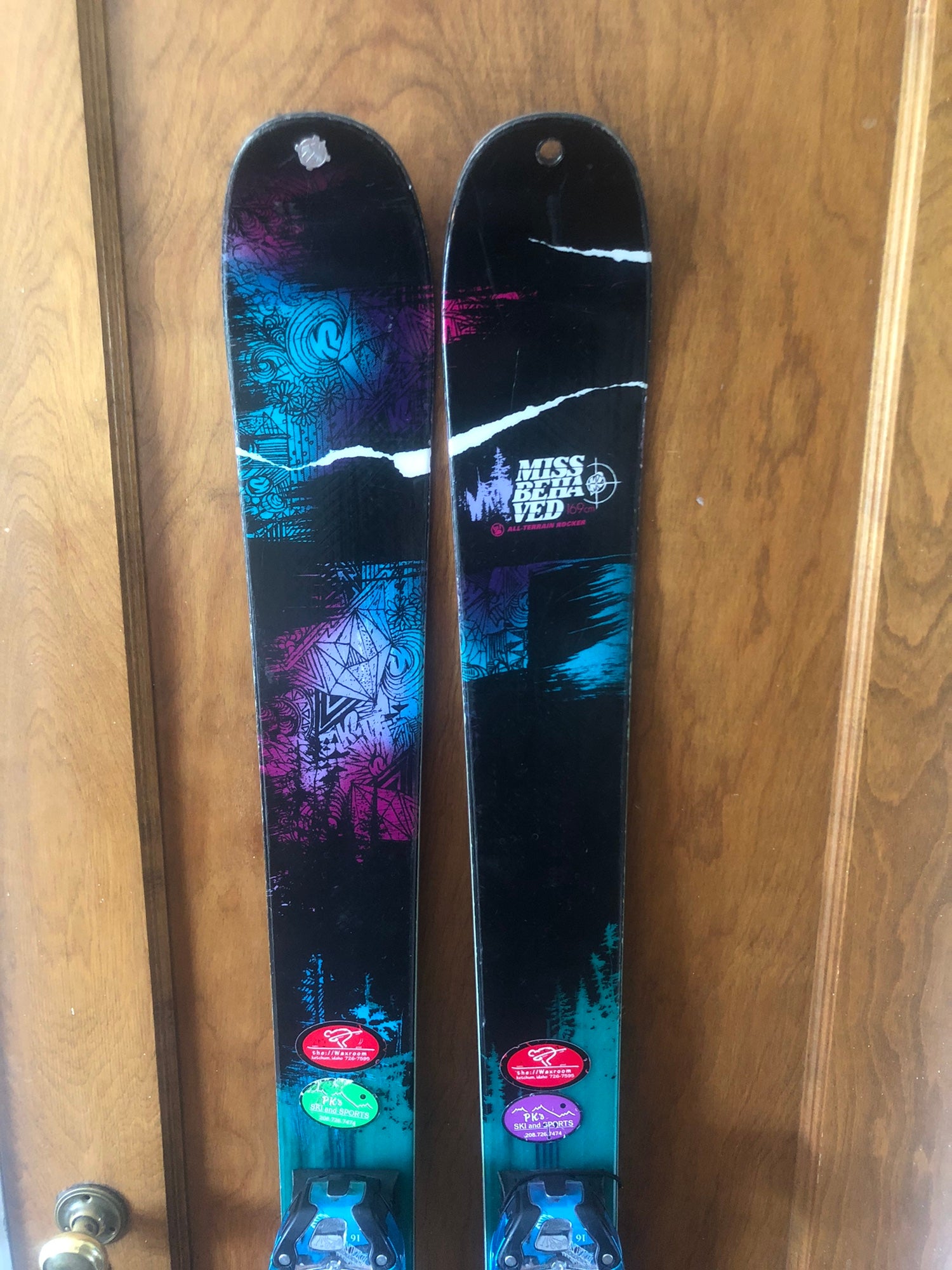 K2 MissBehaved 169cm with Salomon Guardian 16 Bindings and Skins