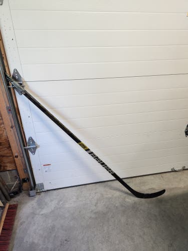 Used Senior Bauer Right Handed Supreme 2S Pro Hockey Stick P92