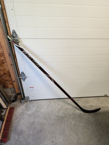 Used Senior Bauer Right Handed Vapor 1X Lite Hockey Stick P92