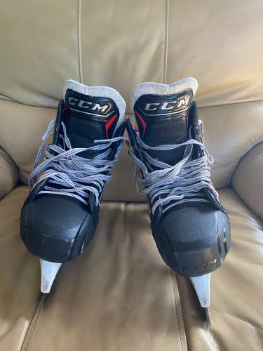 Used CCM  Size 10 JetSpeed FT480 Hockey Skates