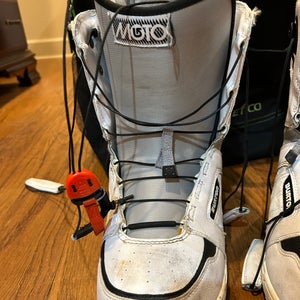 Used Men's Size 10 (Women's 11) Burton Moto Snowboard Boots Soft Flex All Mountain