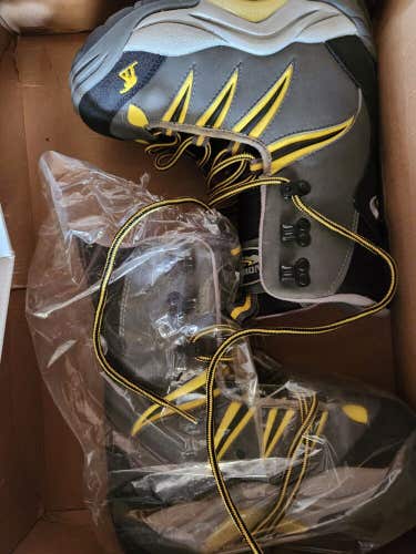 NEW SnowJam Black/Yellow Lace-Up Beginner-Intermediate Snowboard Boots